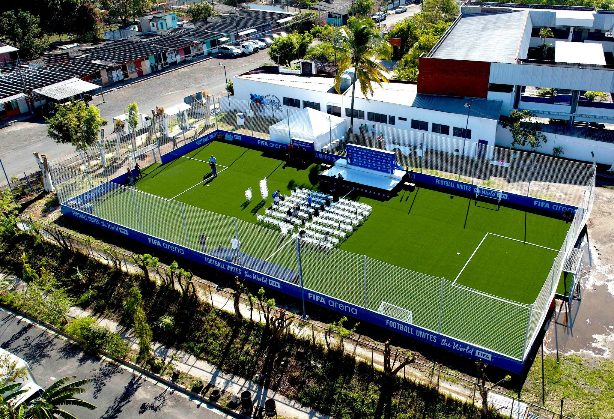inauguran-primera-cancha-del-programa-fifa-arena-en-ilopango-san-salvador-este